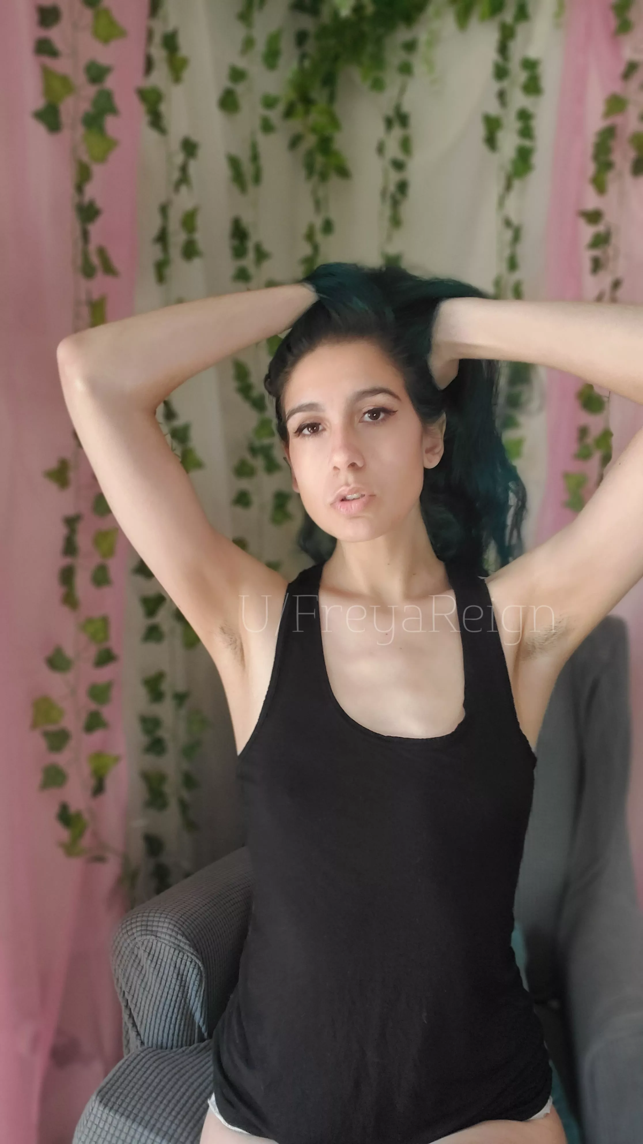 Come in closer posted by FreyaReign