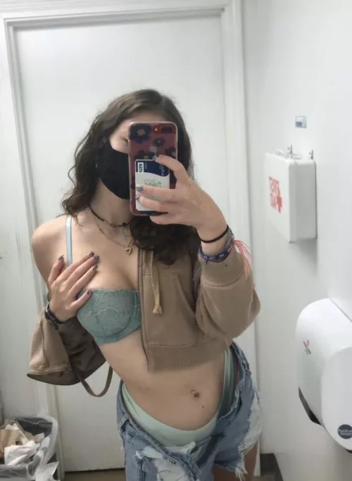 Come jack off to my 19yo GF on Tele: pibbey by BringMeMyMilk