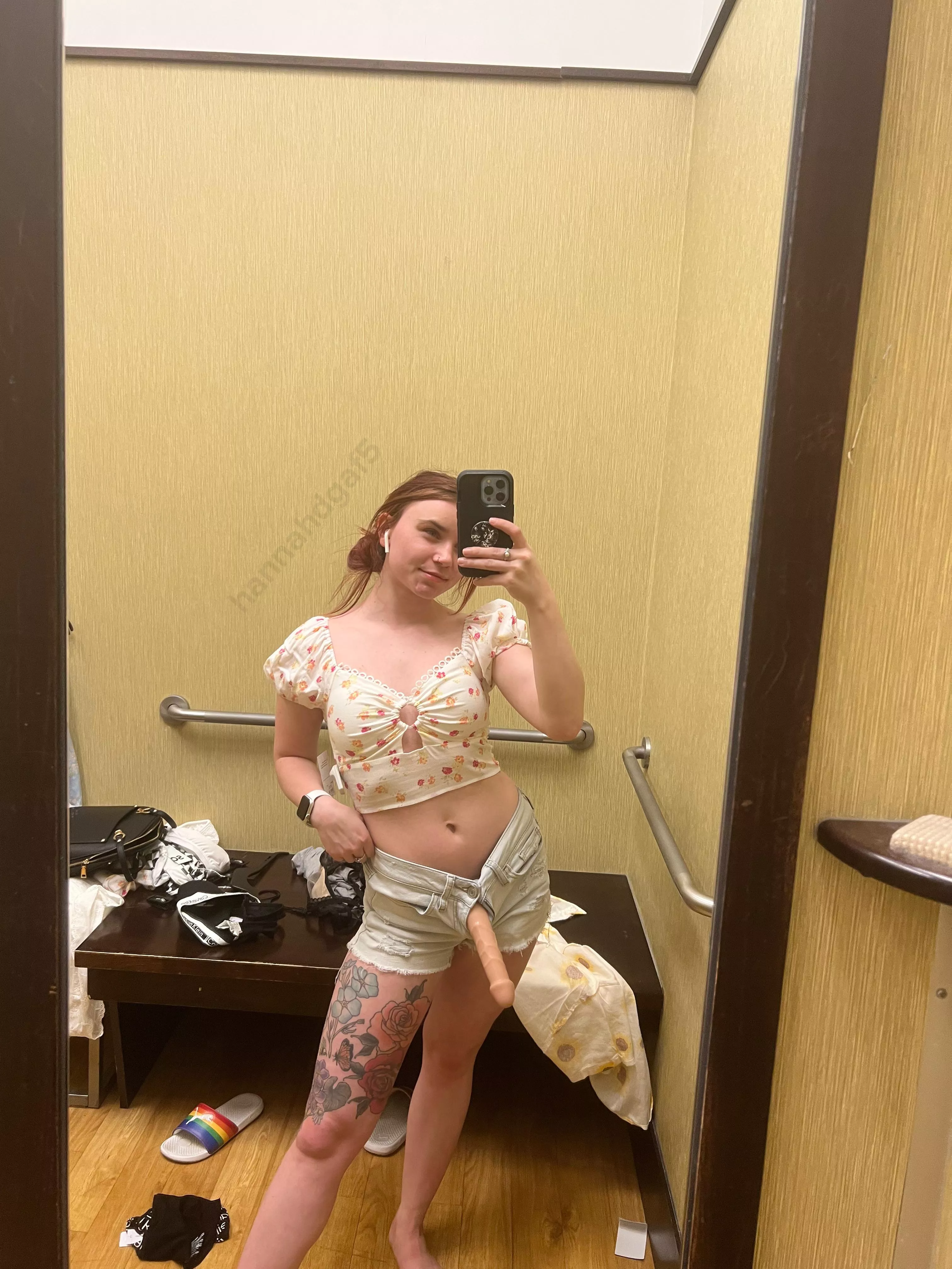 Come join me in the fitting room posted by hannahdgaf5