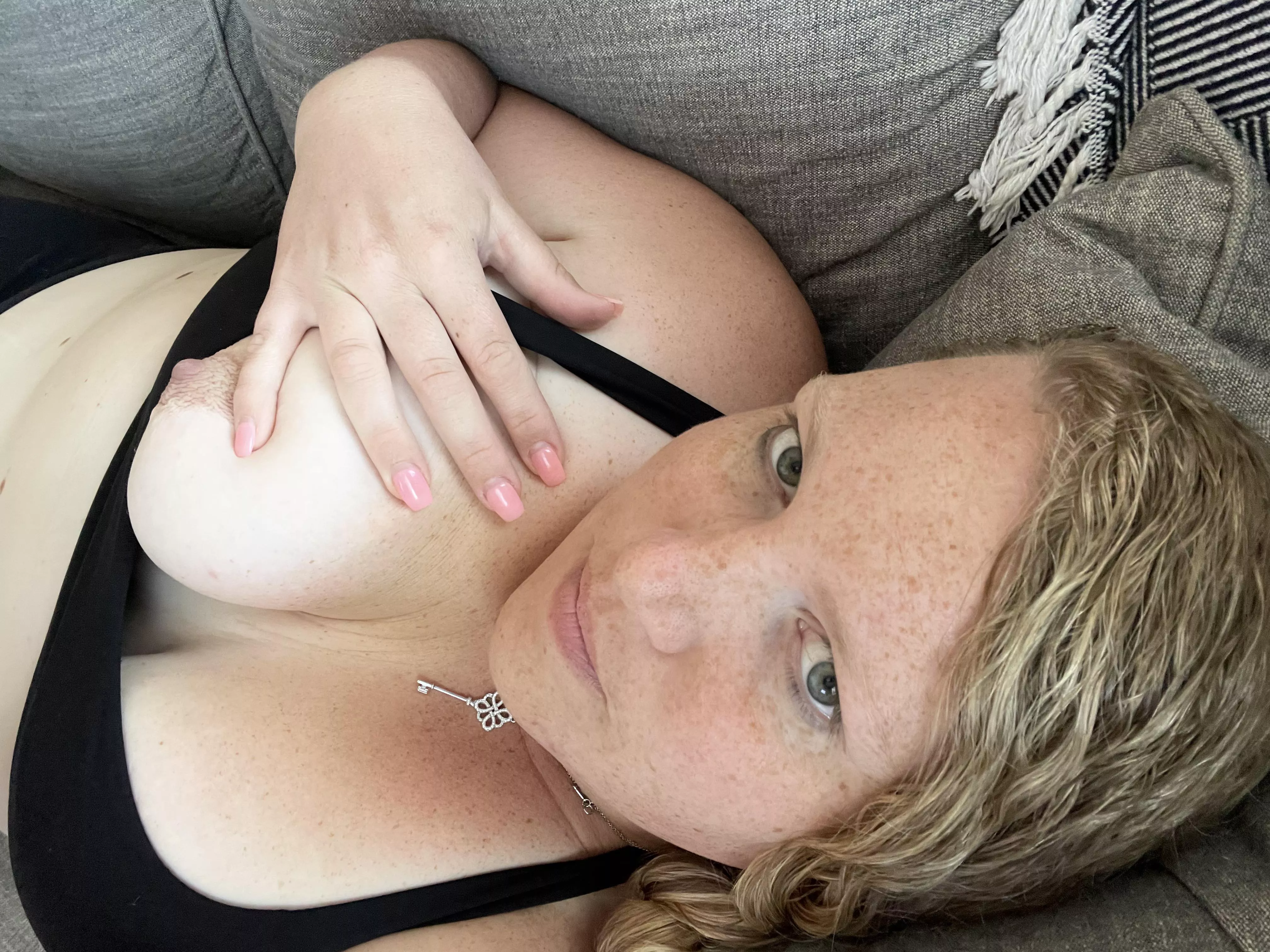 Come join me on the couch 😈 posted by Lynee418