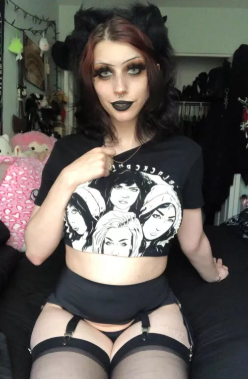 come lay on my lap :3 by lindsxy