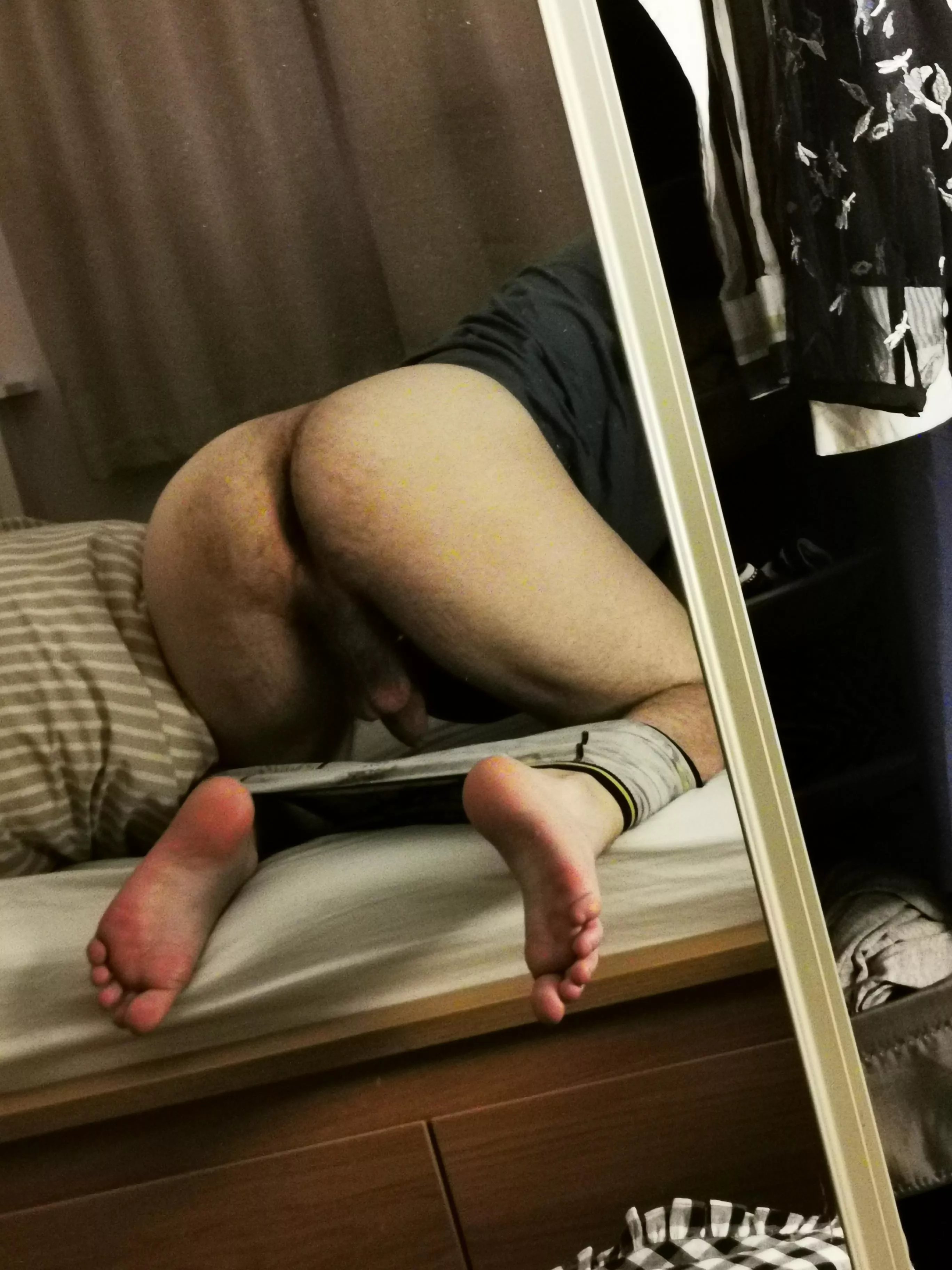 Come lick my curious feet posted by footballdaft92