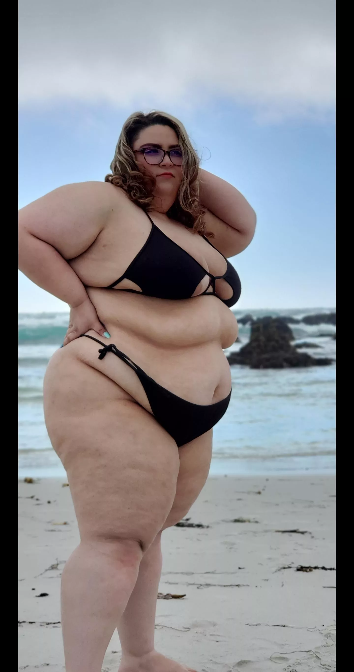 Come love these curves 💗💋 posted by mikaylamoni