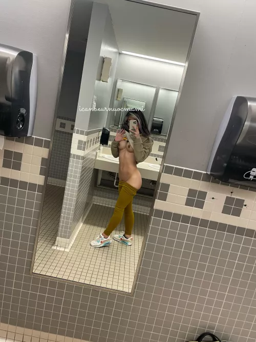 come meet me in the bathroom after class for a quickie by icanbeurnuocmami