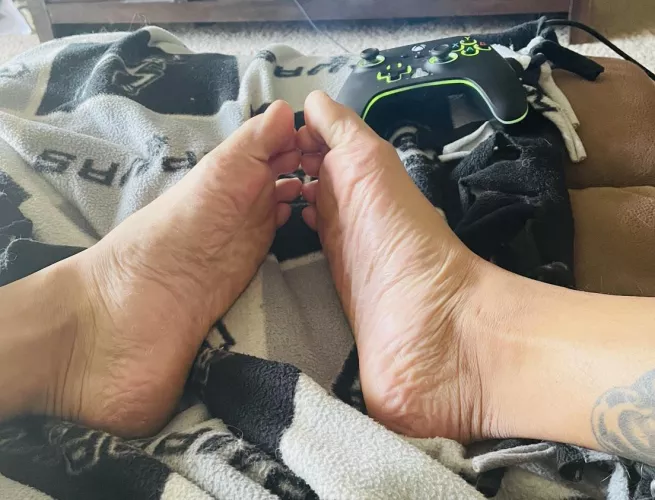 Come play warzone with me by Harrypotskins1