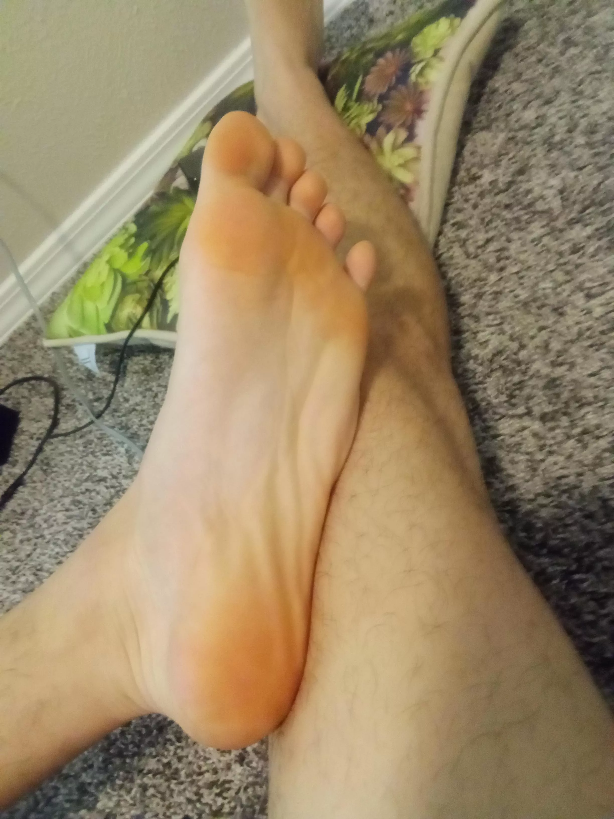 come play with me posted by ZactheFeetGuy