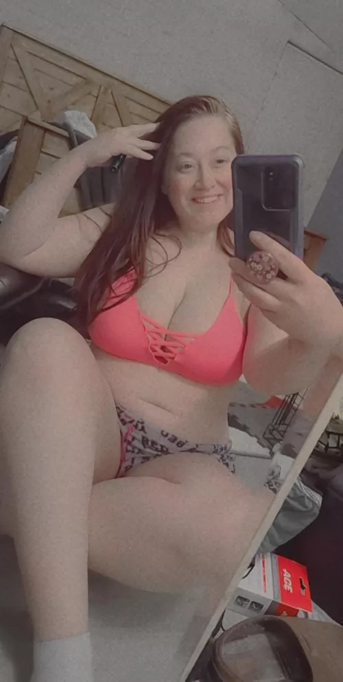 Come play with me so I can make you cum! Active daily and able to do custom pic and vids. by ellielynn_93