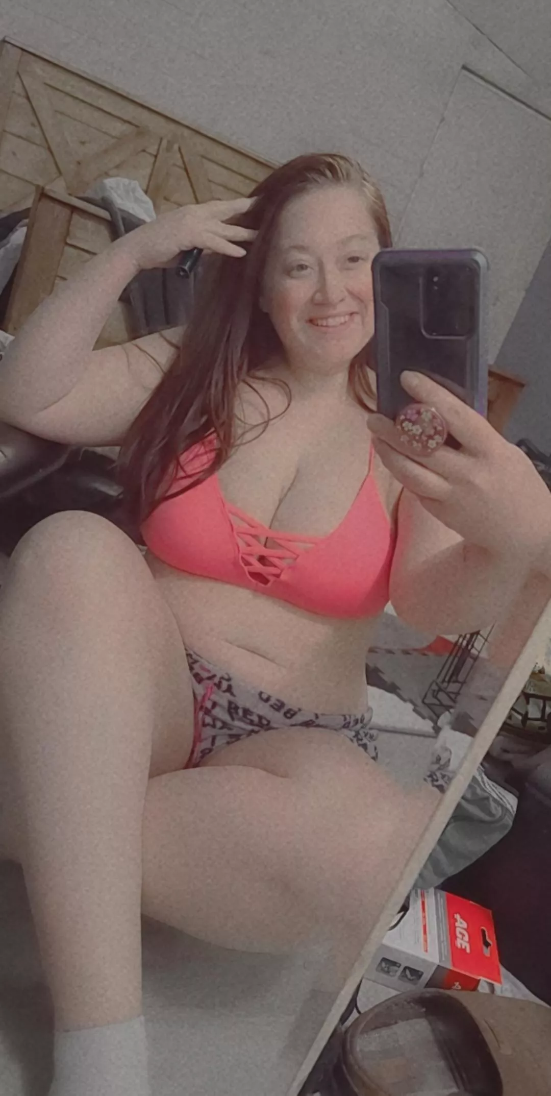 Come play with me so I can make you cum! Active daily and able to do custom pic and vids. posted by ellielynn_93