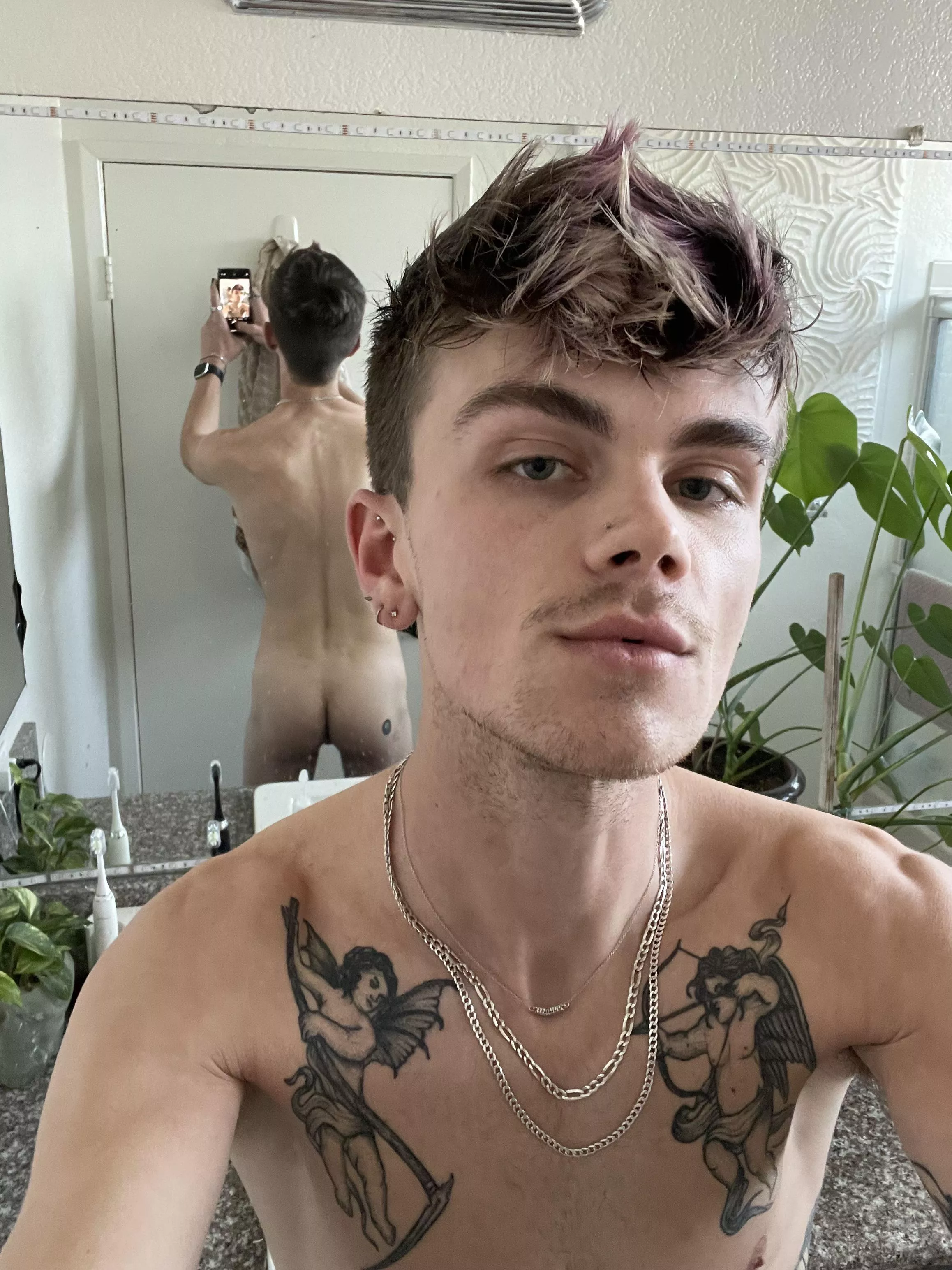 Come put me to work 👅 posted by aceheartbreak