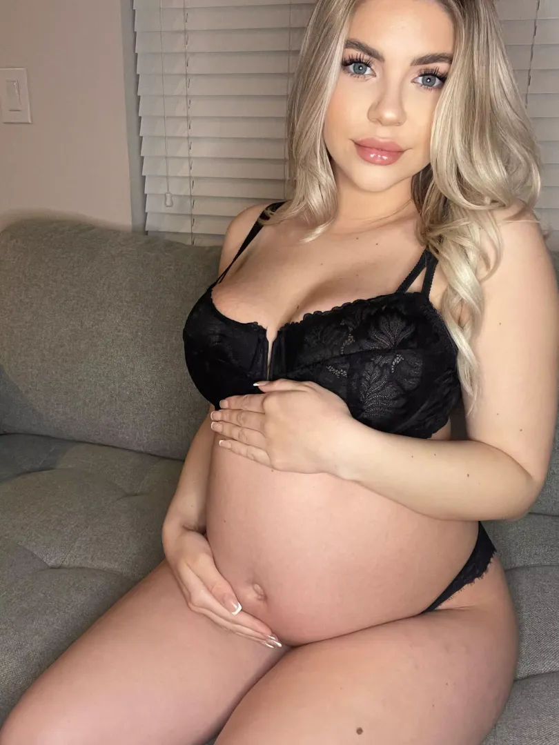 Come see more 🤰🏼 by itsmalxoxo