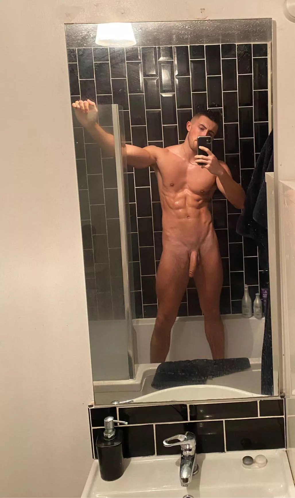 Come serve me while I shower😈 posted by harveyywhitee