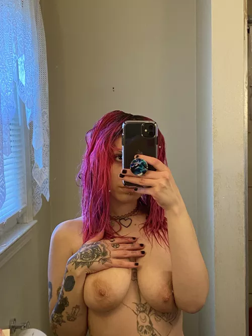 come shower w me 🫶 by AssistanceAccording5