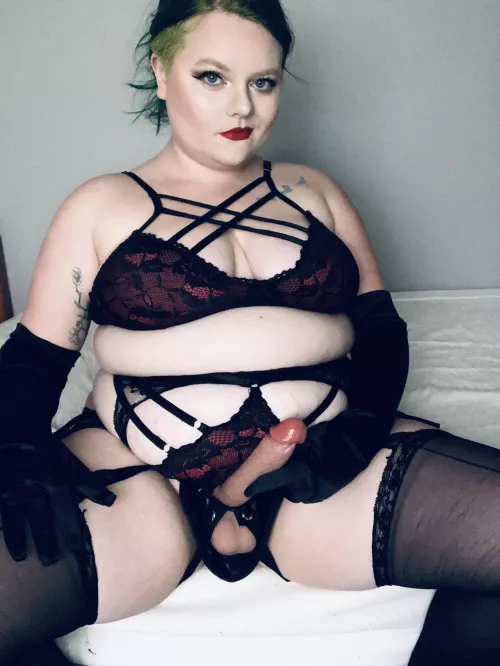 Come sit on Mommy’s lap. 😈We’ll make it fit. by BlakingBad