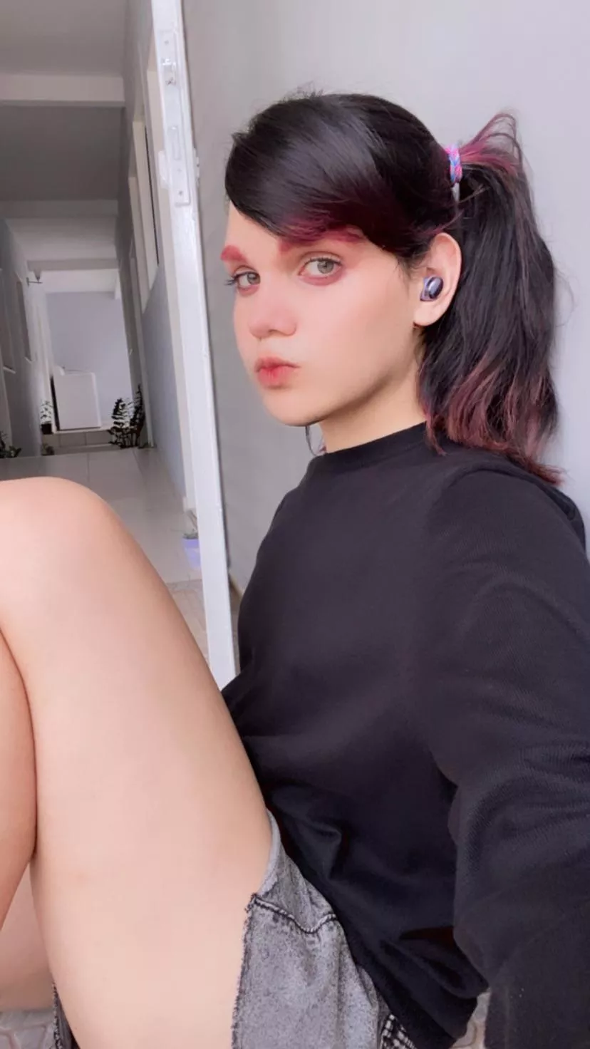 come sit with me :3 posted by samaramagica