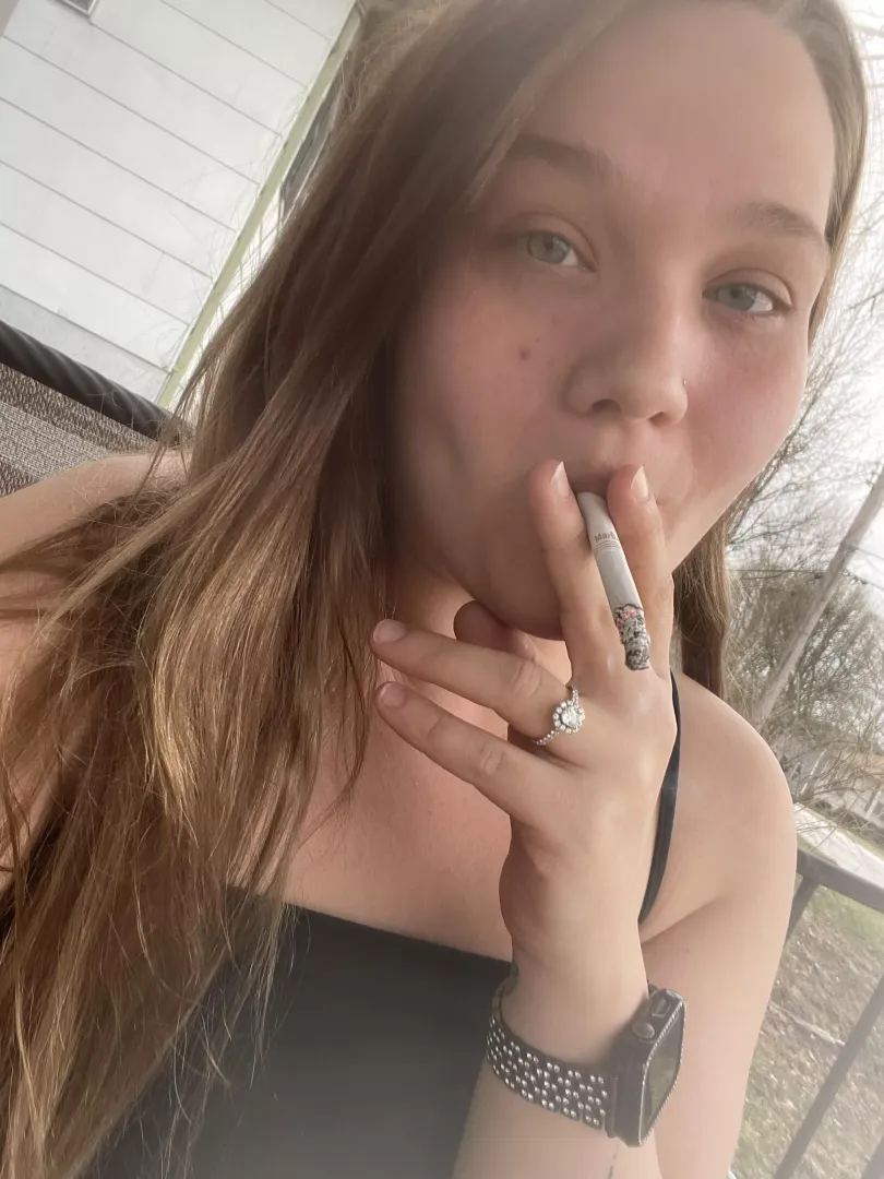 Come smoke with me on this beautiful day 💨 posted by Collared_Princess98