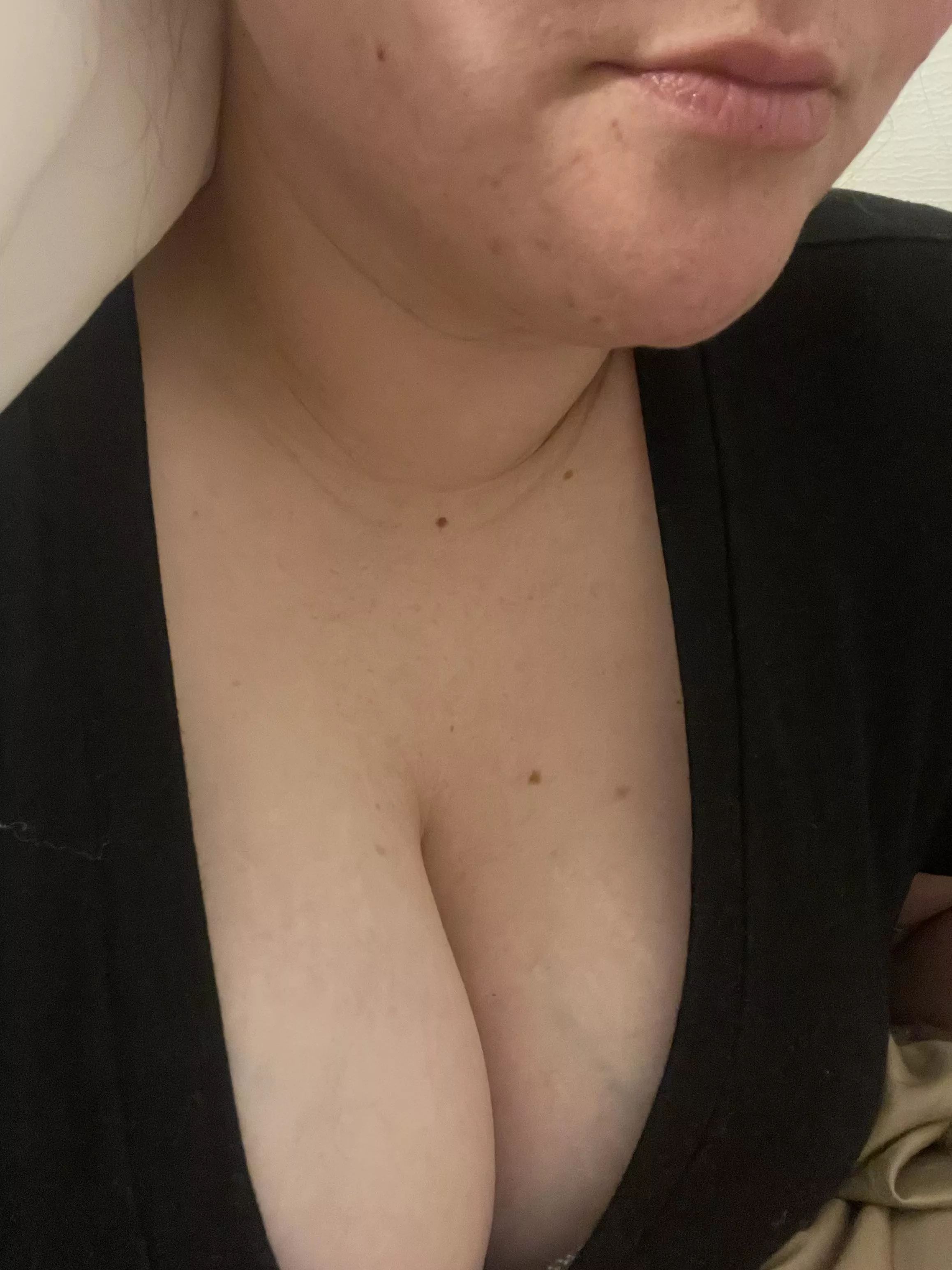 Come snuggle with me 💕🥰 posted by babes_its_Lexi