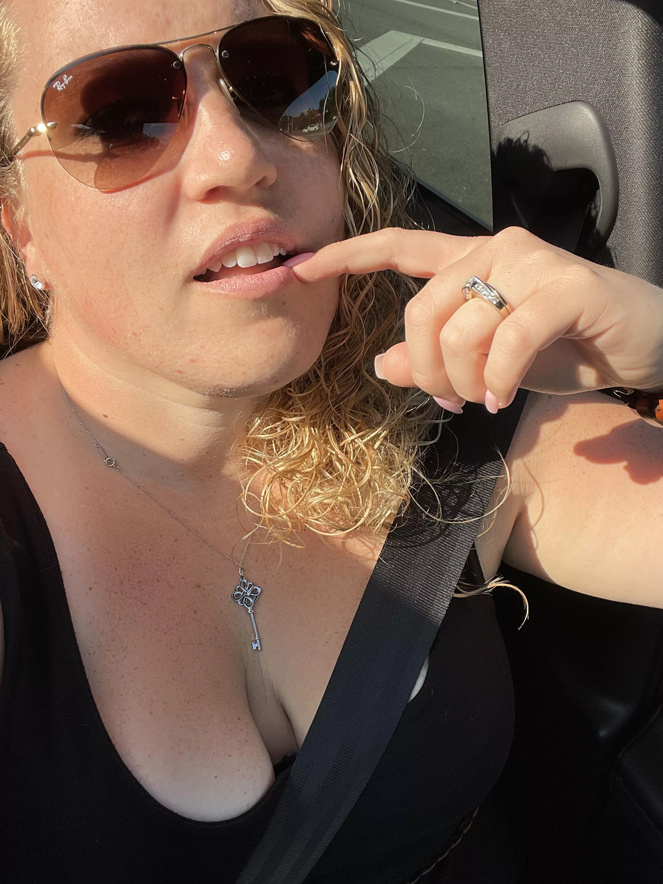 Come spend a lazy Sunday with me 😘😘 posted by Lynee418