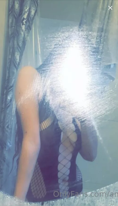 Come submit it your mistress like a good little slut. Maybe if your a good boy you can get a treat by Queasy_Blueberry8391
