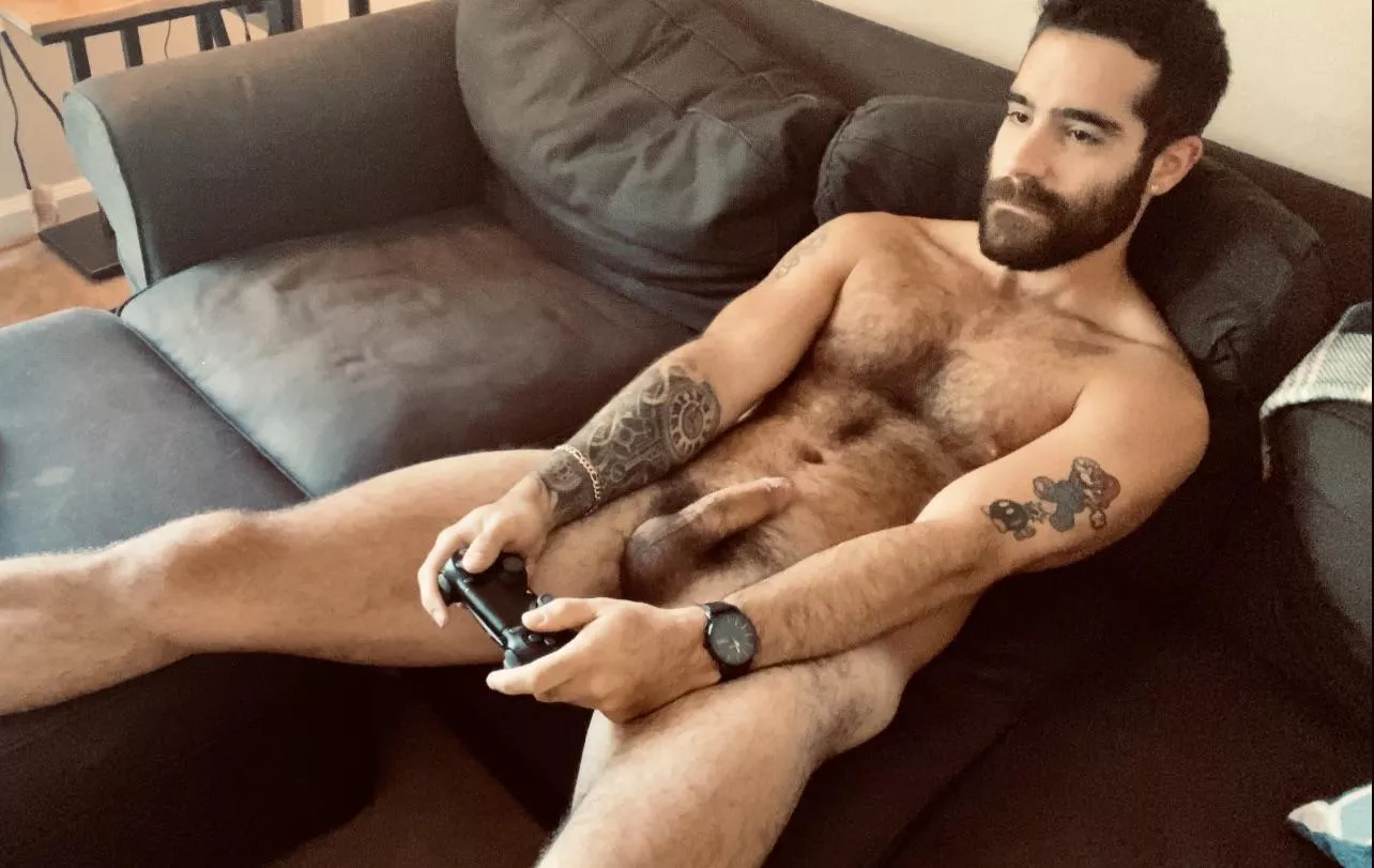 Come suck me while I play video games 😈 posted by morethanjustcock