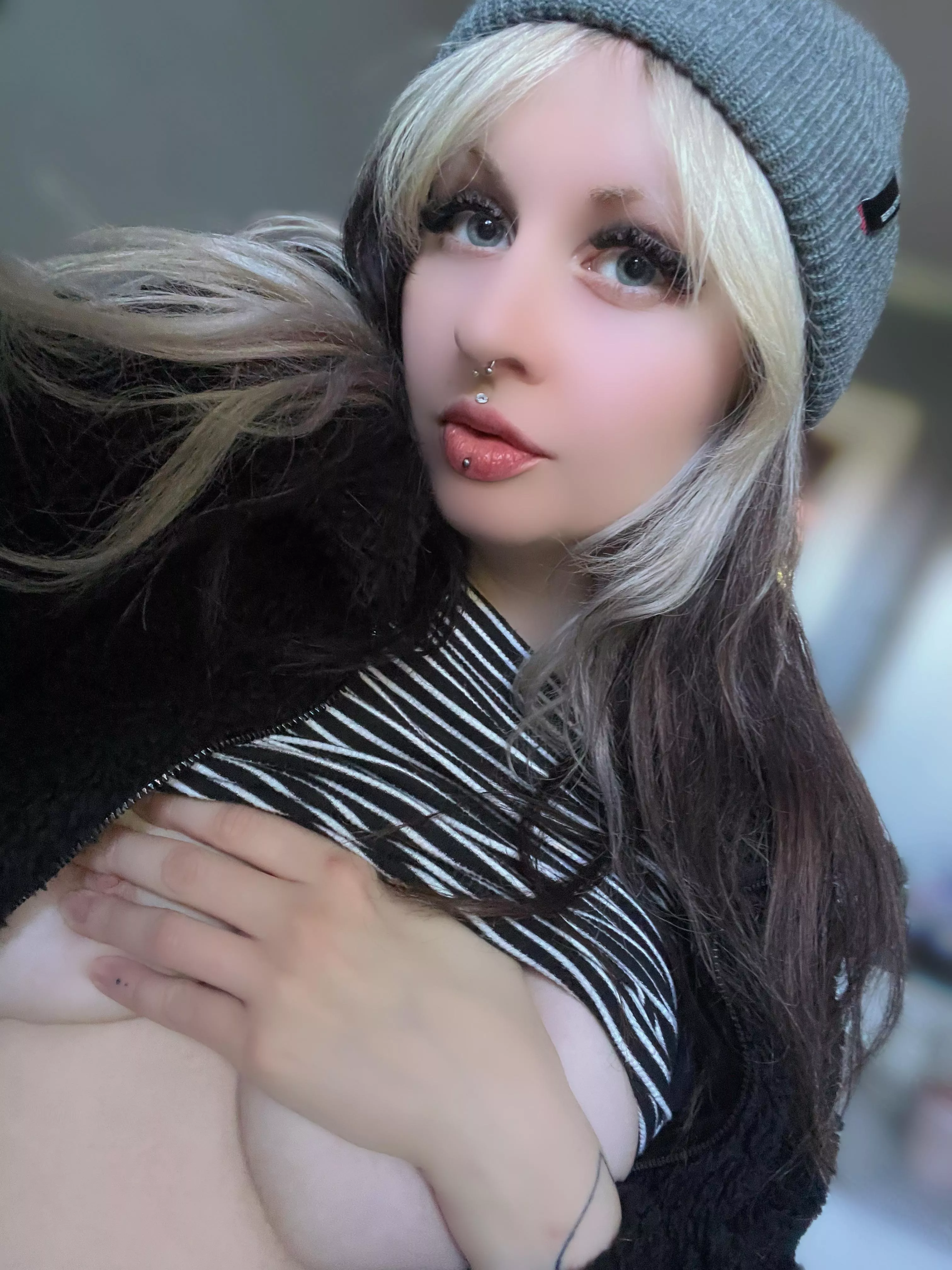 Come suck my little nipples Daddy posted by tinybliss