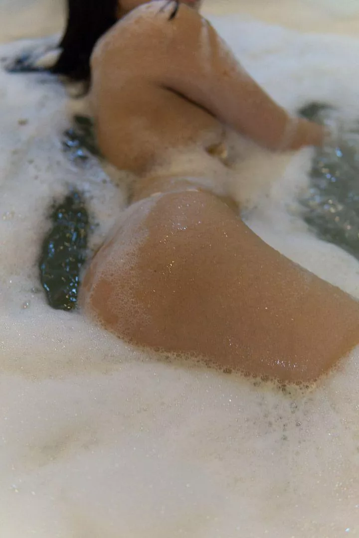 Come take a bath with me posted by kinkymochi