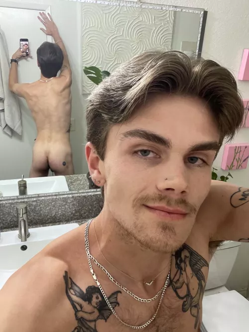 Come take a bite 🍑 by aceheartbreak