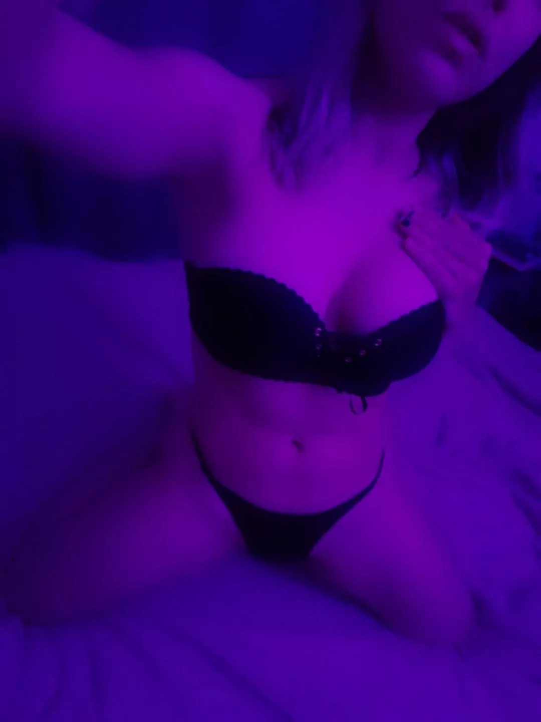 come to bed, darling [f] posted by CecilleBiNight