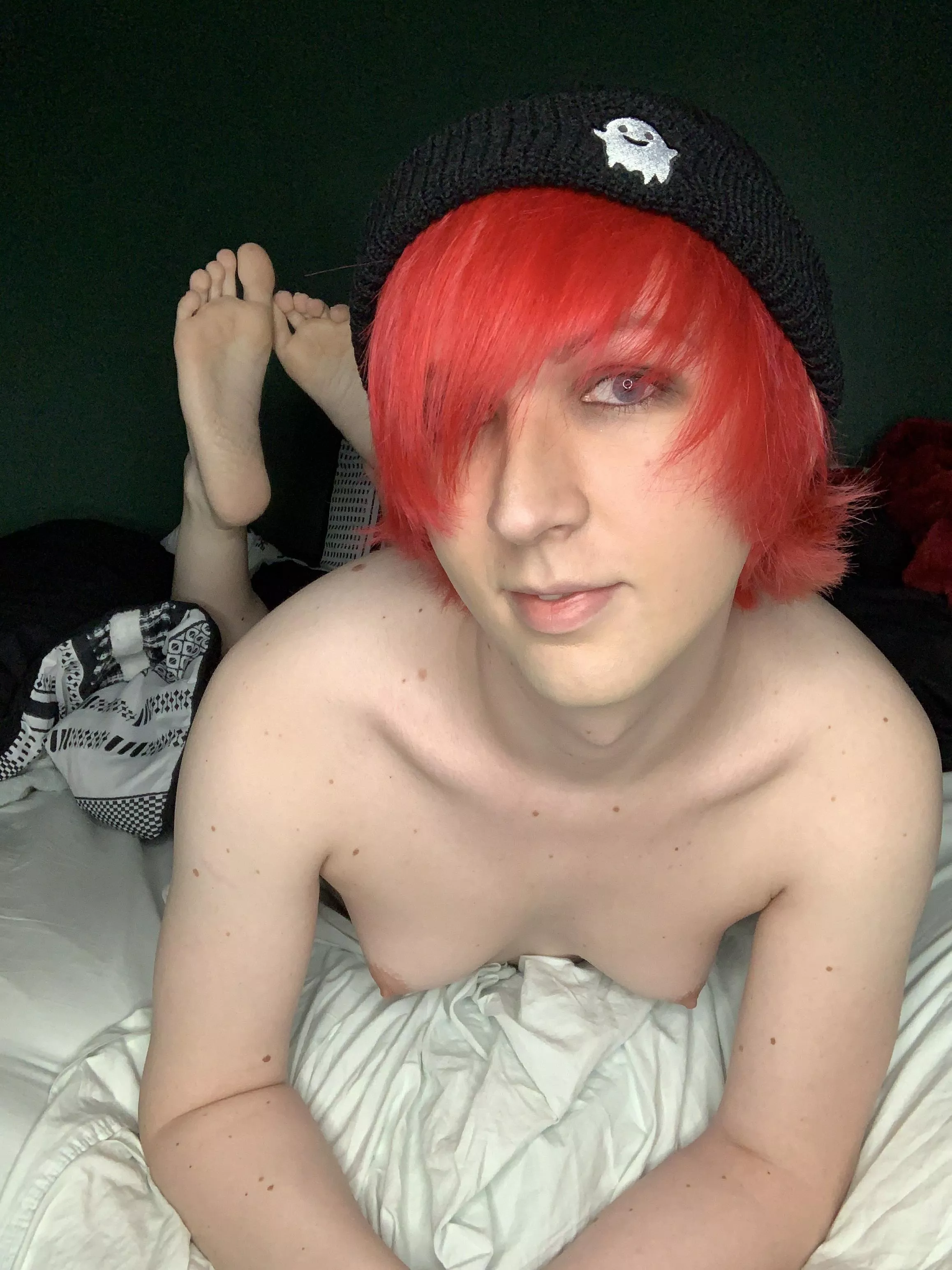 Come to bed, it's late 😘 posted by exx_ellie