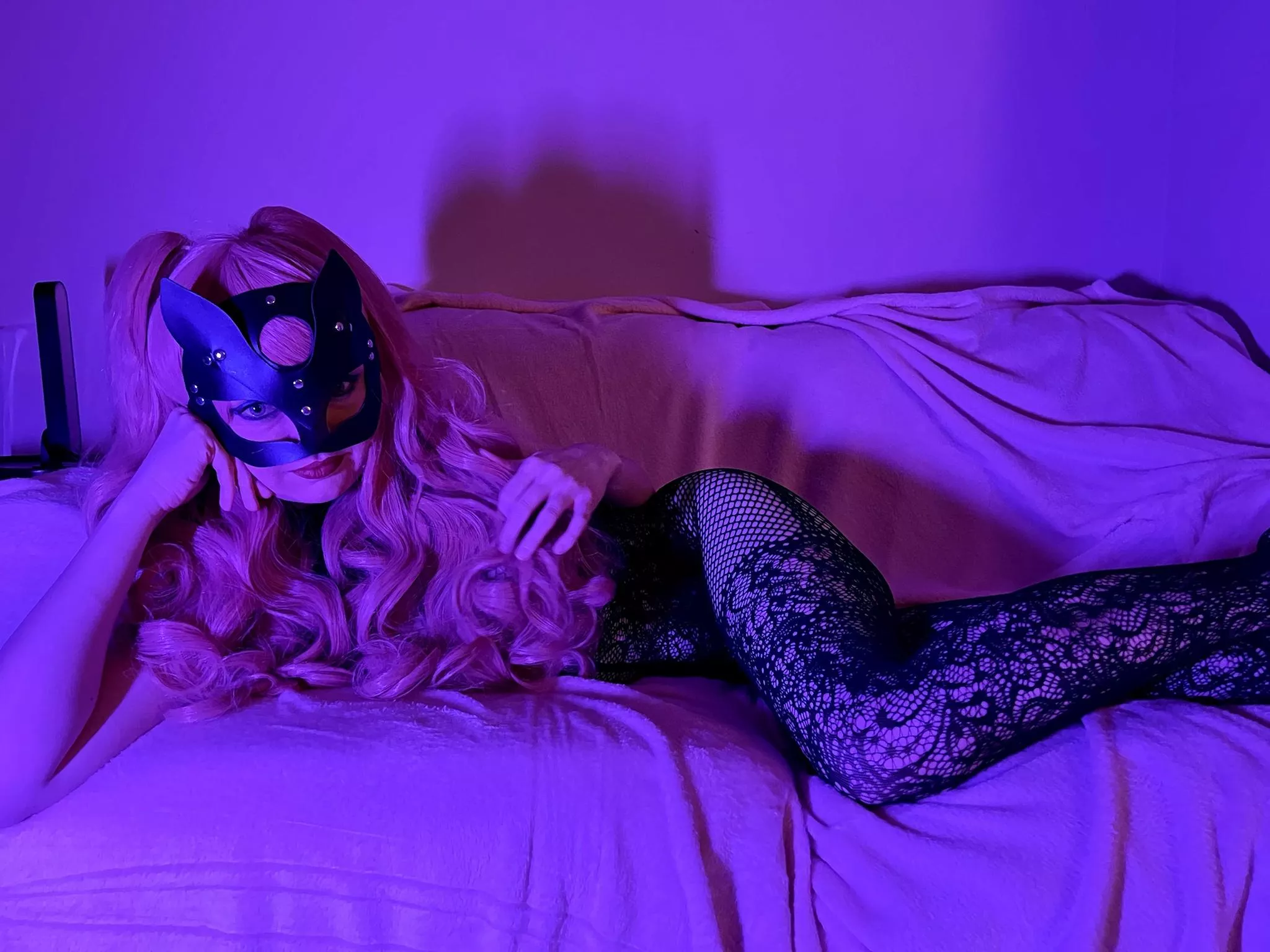 Come to play with kitty posted by Freya_hot_