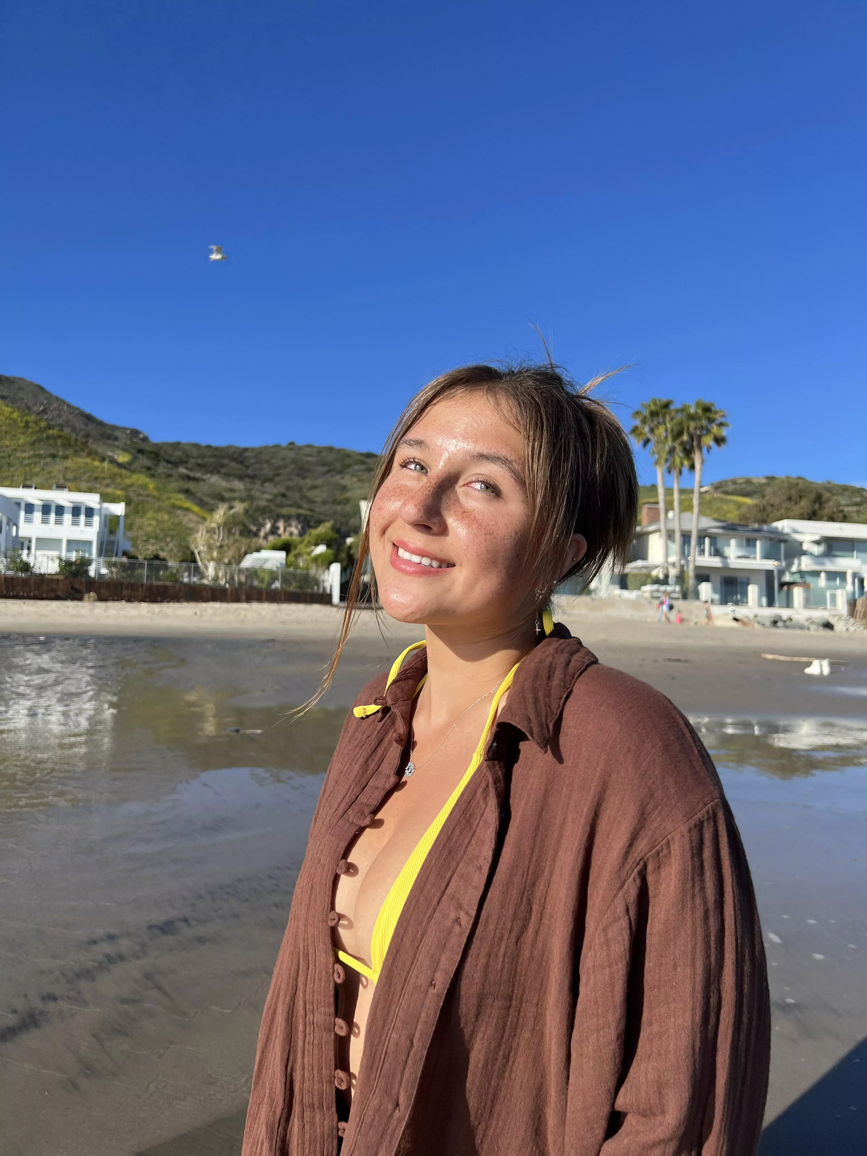 come to the beach with me? 🌊 posted by Sweetlikecookies