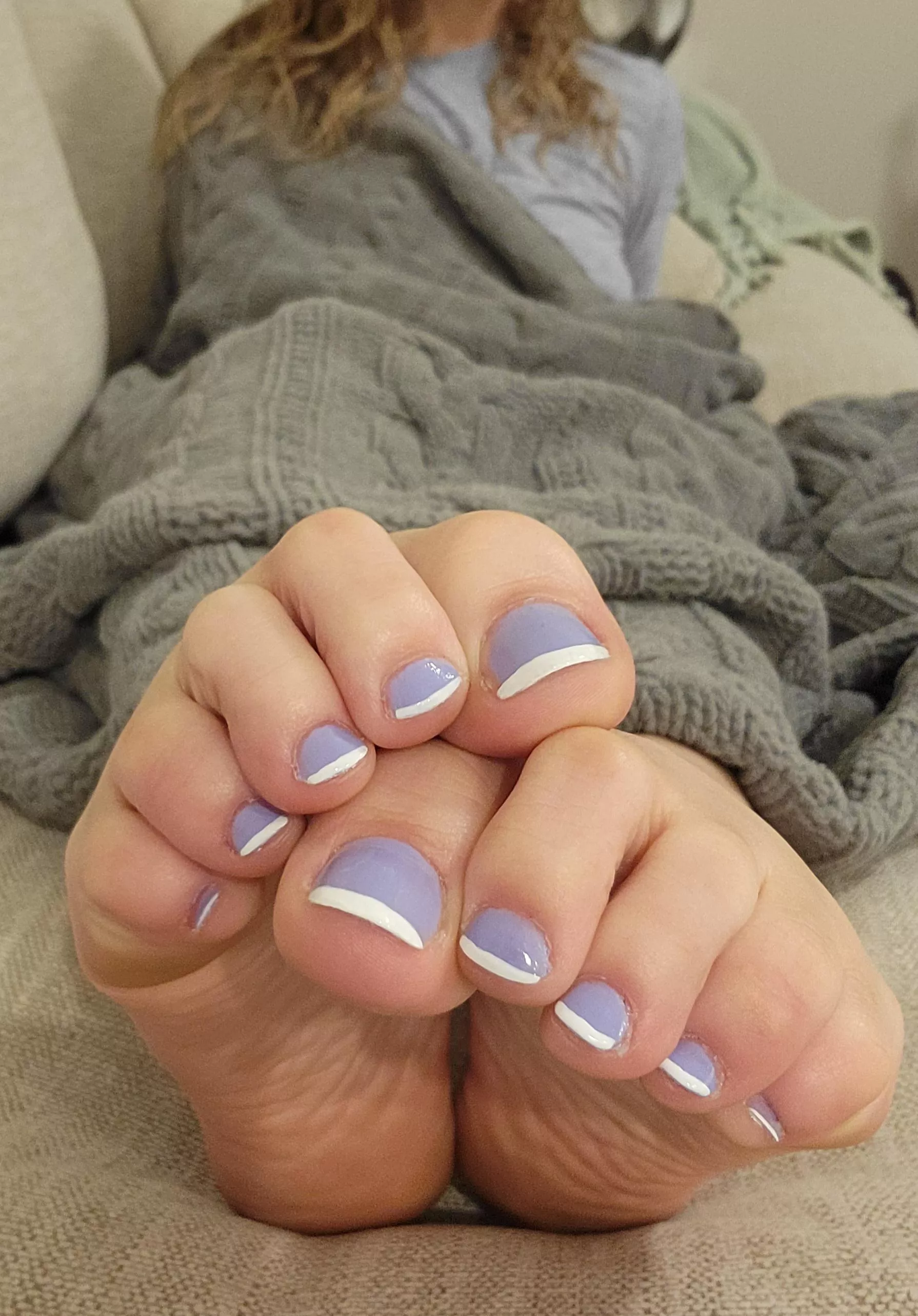 Come tuck me in and kiss each of my cute toesies goodnight☺️😘 posted by erixalune