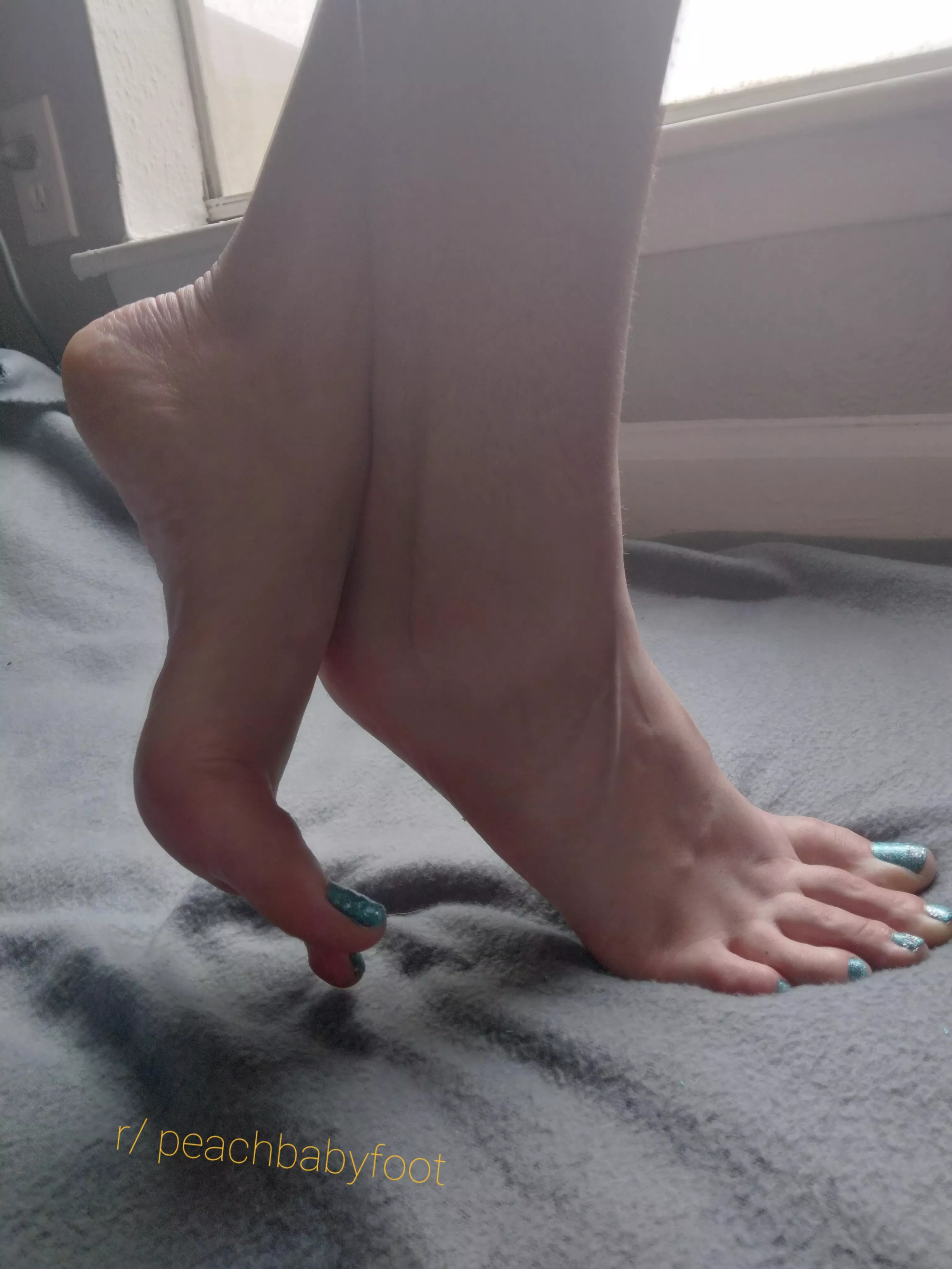 come worship my feet baby posted by peachbabyfoot