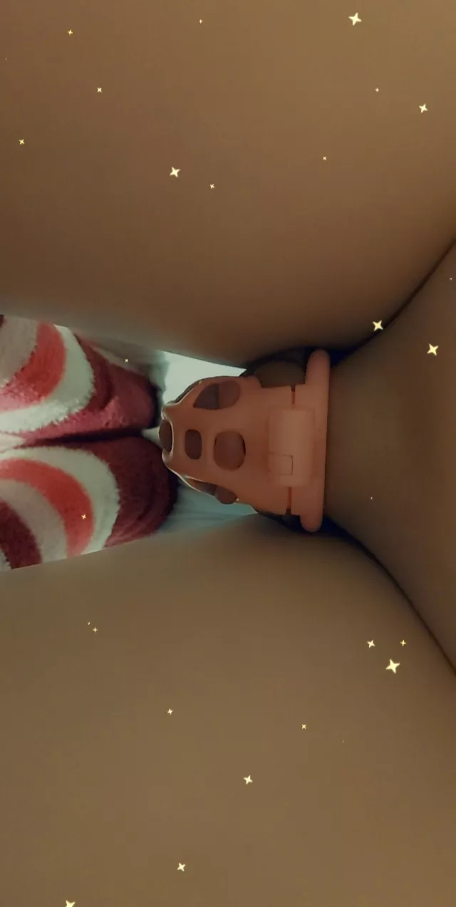 comfy hehe 🥰🤏 posted by -kermitTheFrog_96-