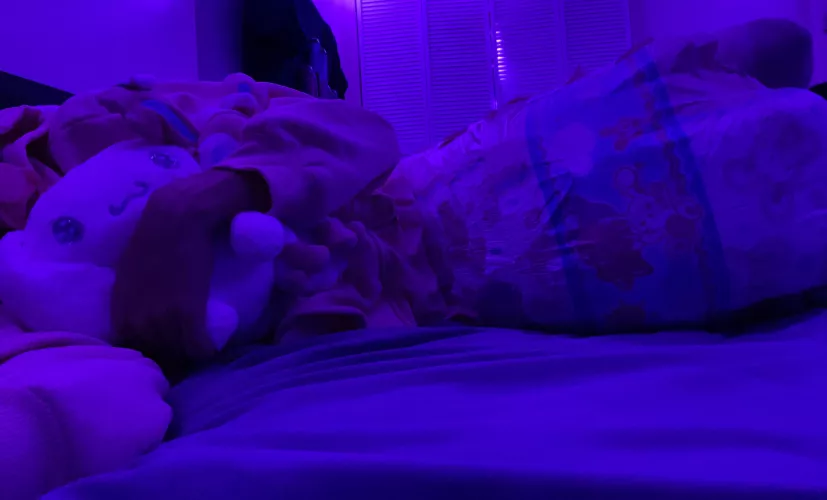 Comfy with my stuffies~ by SoftNFluffyLuno