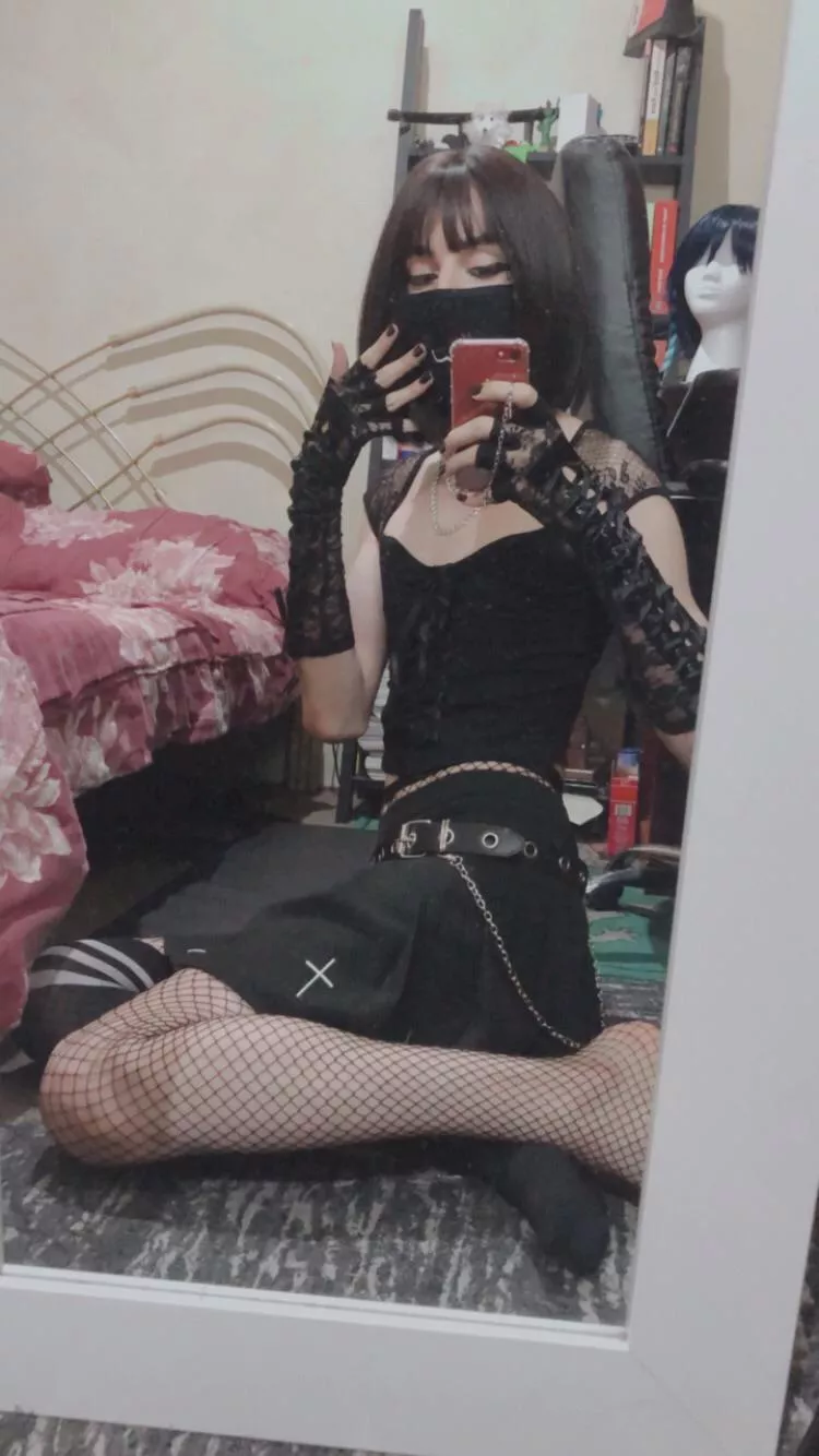 Como sit on the goth boy's lap 🖤🖤 posted by Femboy_alma