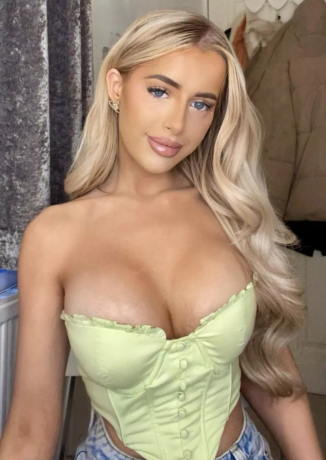 Corset posted by round_plastic