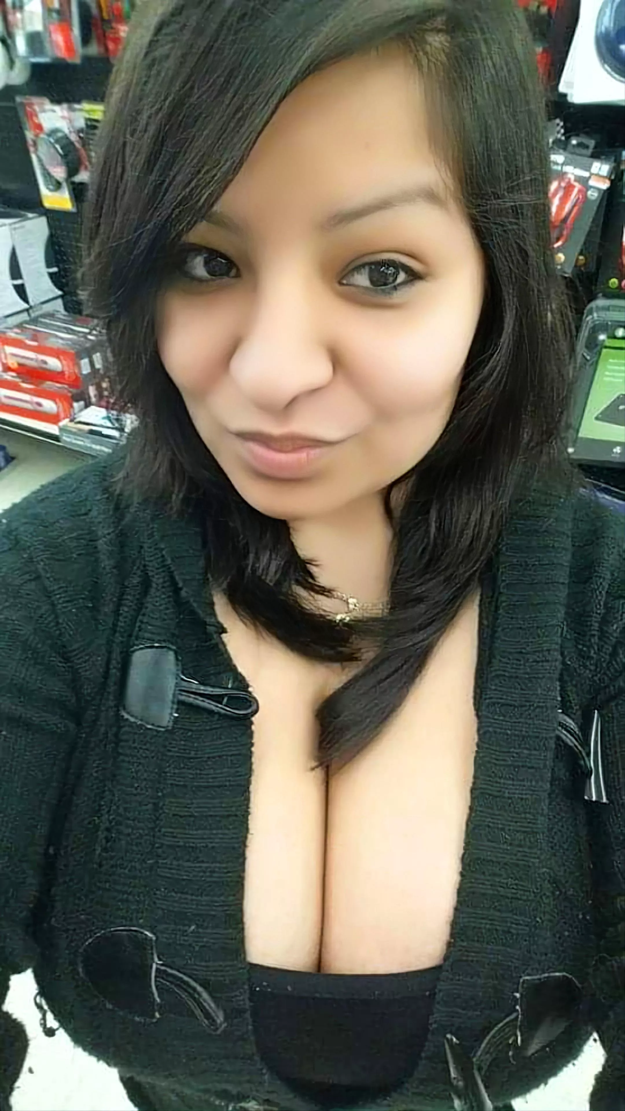 Could anyone cock trib her? Would be happy to send more after. D.M posted by LilRipzta