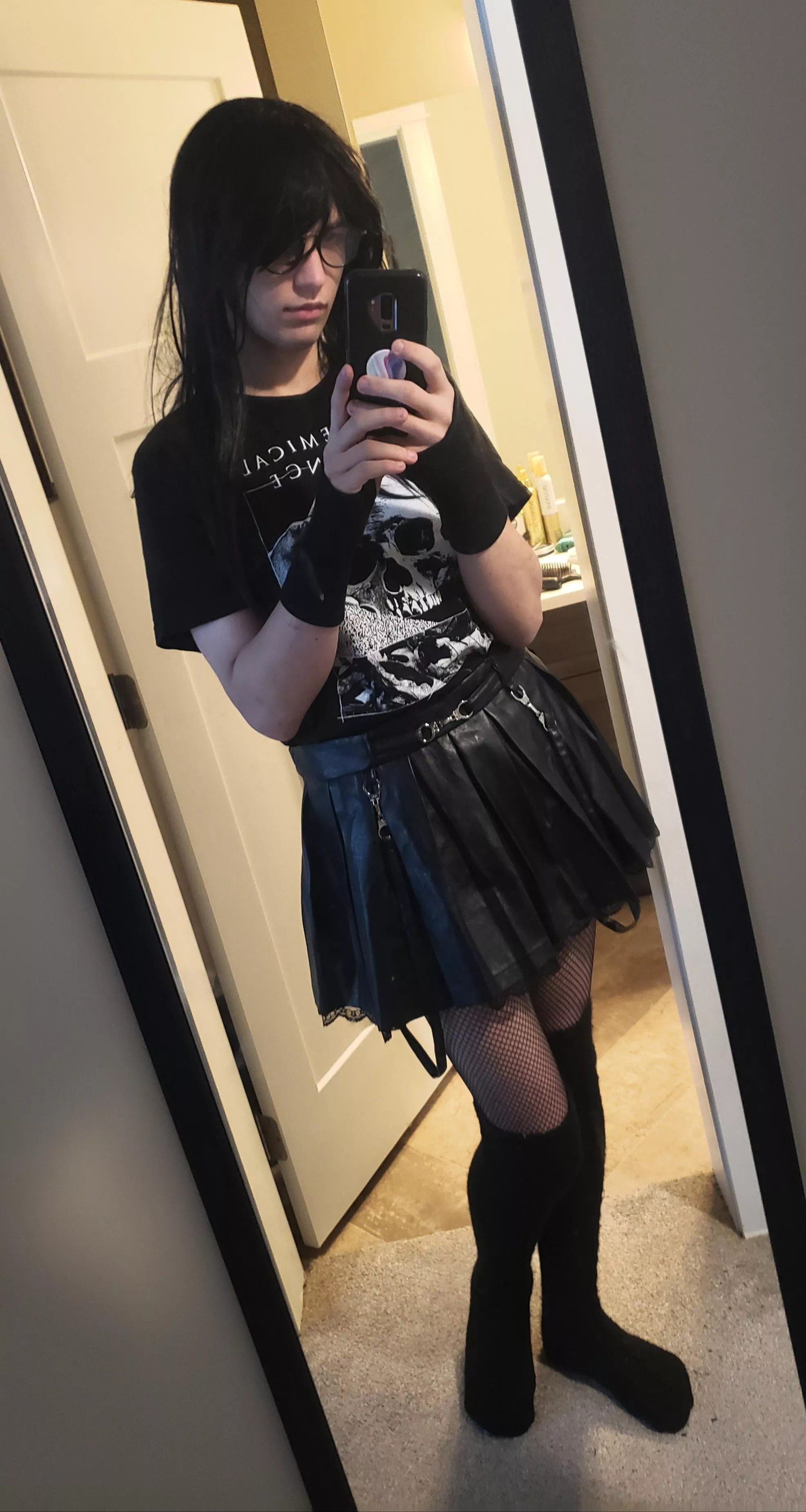 Could I be your goth GF? 😋☺ posted by Jump2Conclusionz