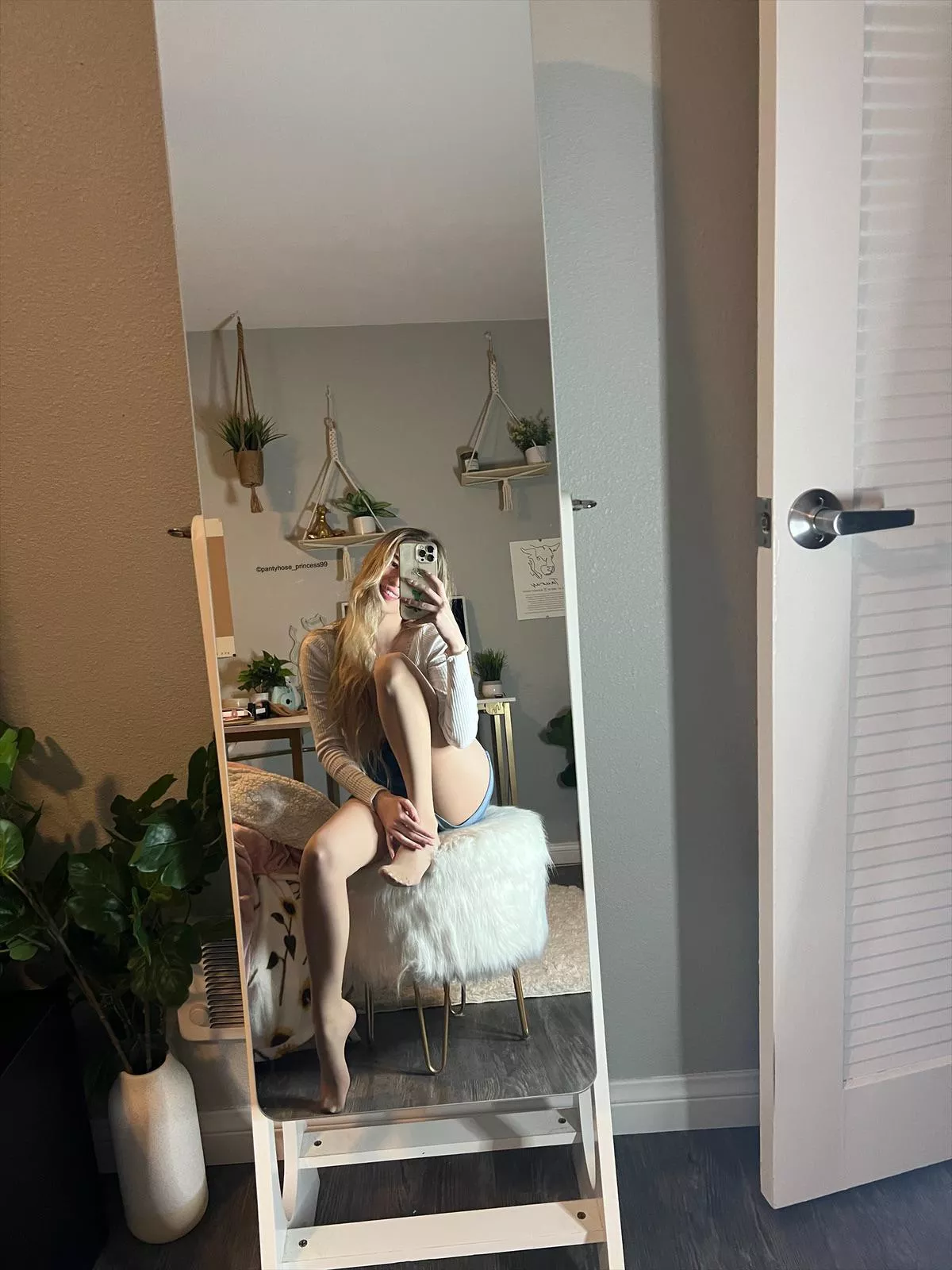 Could use a good massage right now🥰🥰🥰 posted by NylonRiley