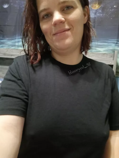 Could you resist the urge to look by blueeyed_32