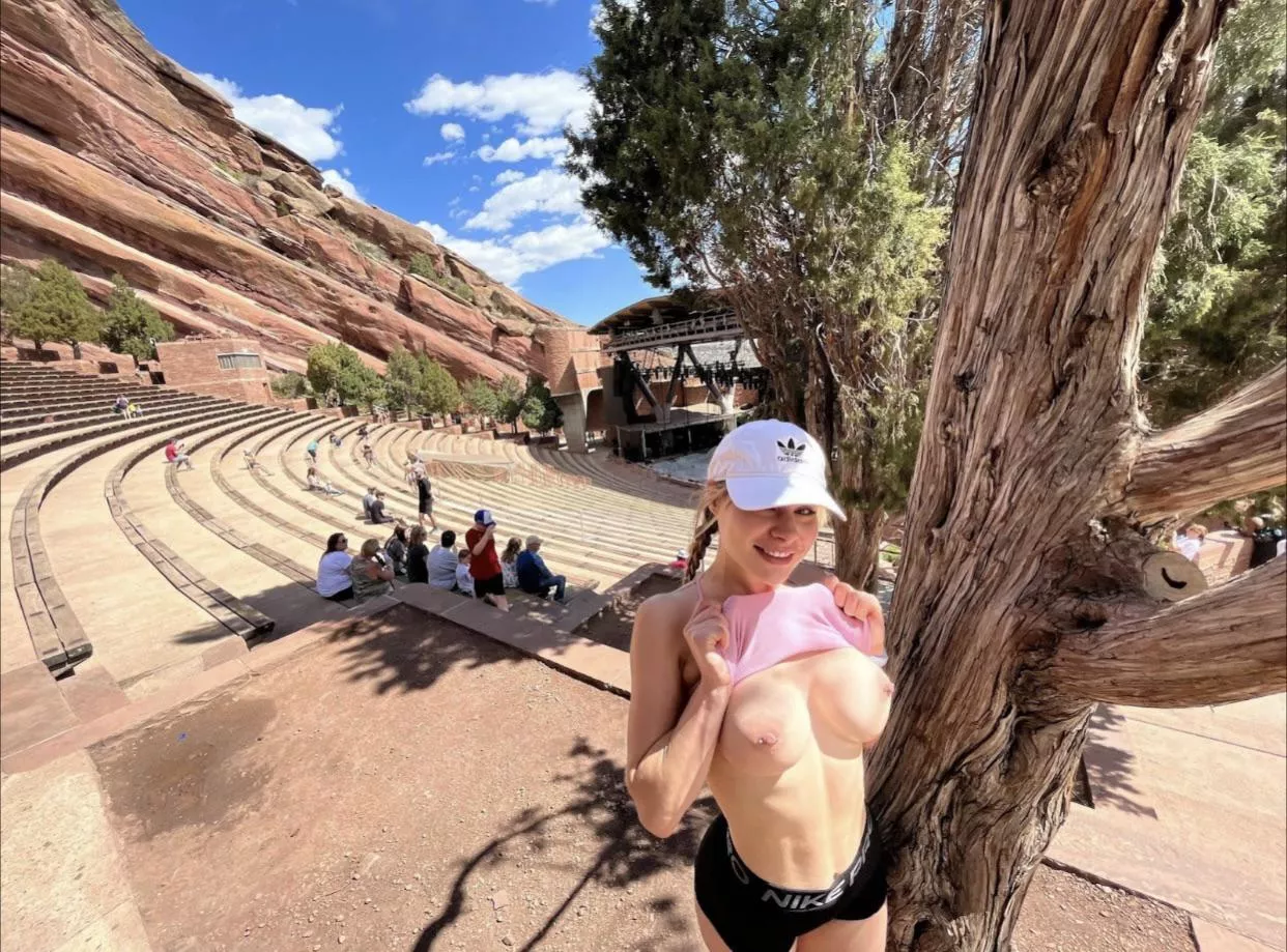 Couldn’t resist a quick titty flash :D posted by bullet_girl