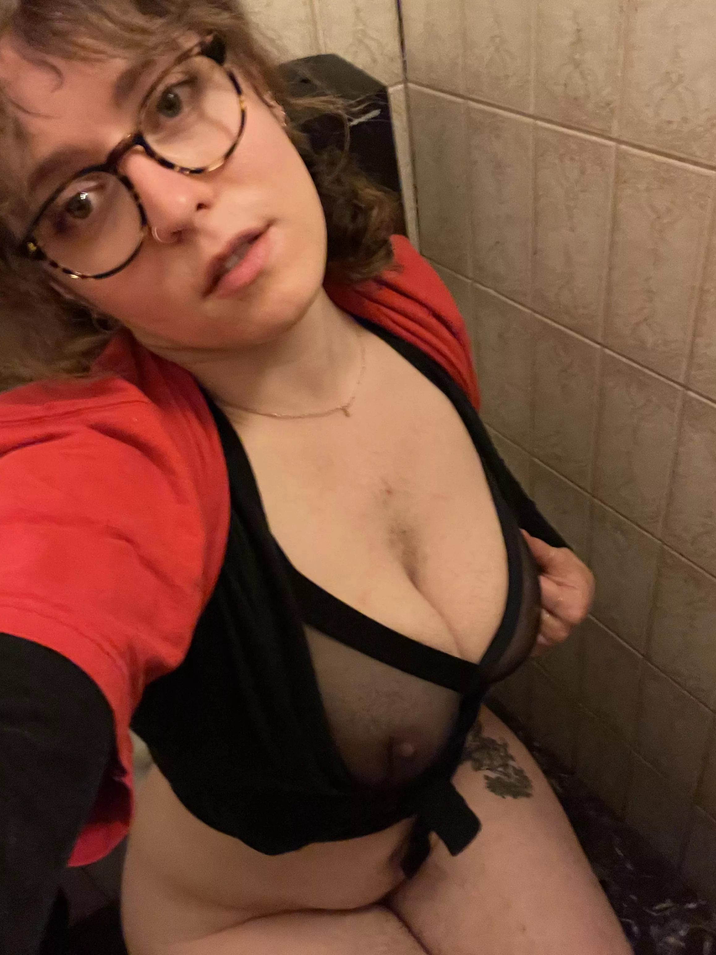 couldn’t sit thru a whole movie without doing slut shit ¯\_(ツ)_/¯ posted by ruby_spice_