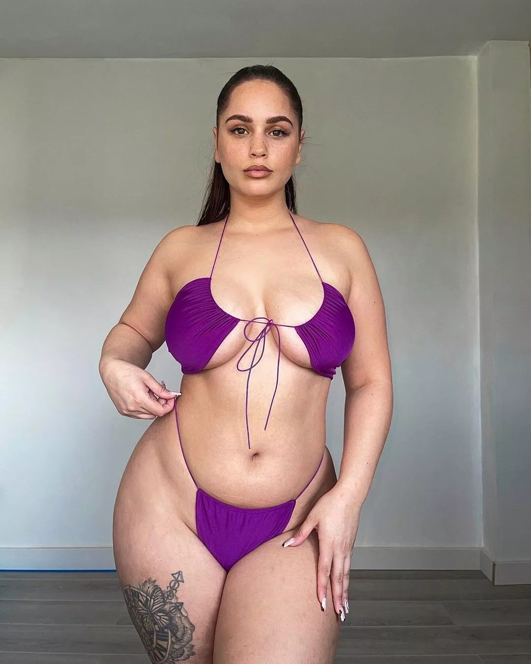 Courtney Leahy looking amazing in purple posted by eyeandeye