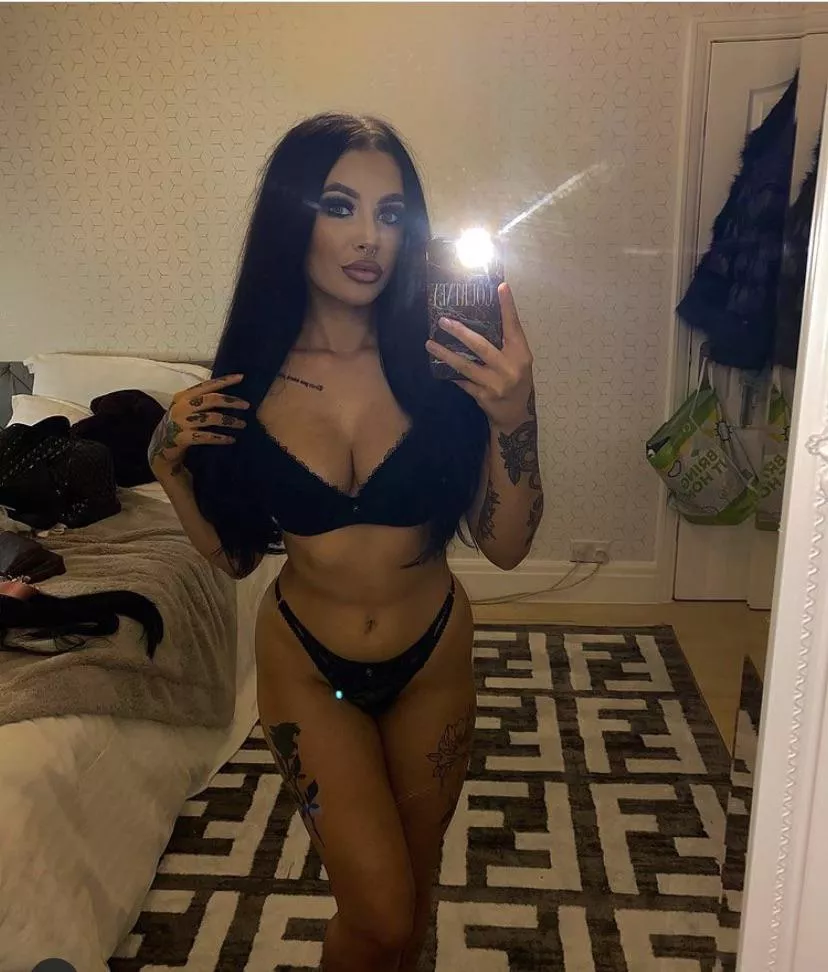 Courtney Salford/Manchester posted by Ancient-Translator-9