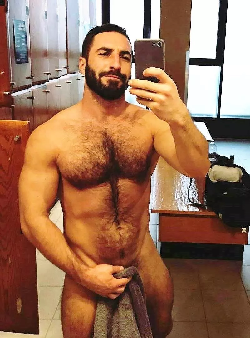 Covering with a towel posted by gaypicsposter_