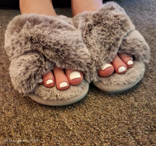 Cozy Saturday by WeCaughtFire508