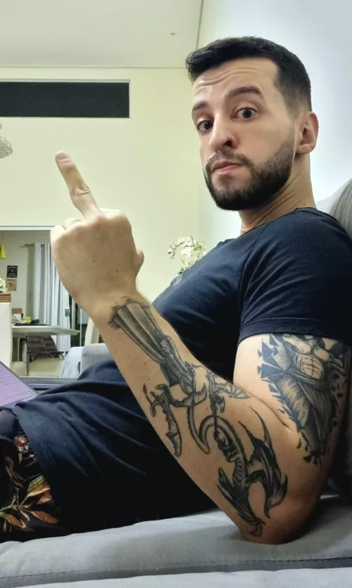 Cracking the knuckles will make your finger look like this by OrenyoSymbrosa