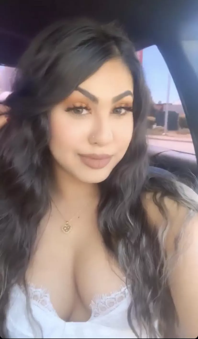 Craving some bbc any guys down for a gangbang 🤎😼 dms are open posted by Independent-Rub5266