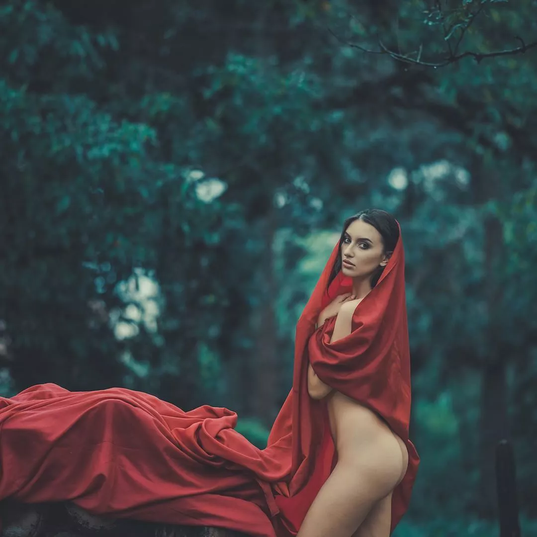 Crimson cloak posted by legendsoflustauthor