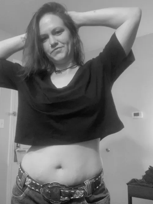 ❤️Crop Top love❤️ Fansly @SaltyHeifer83 by Salty_Heifer